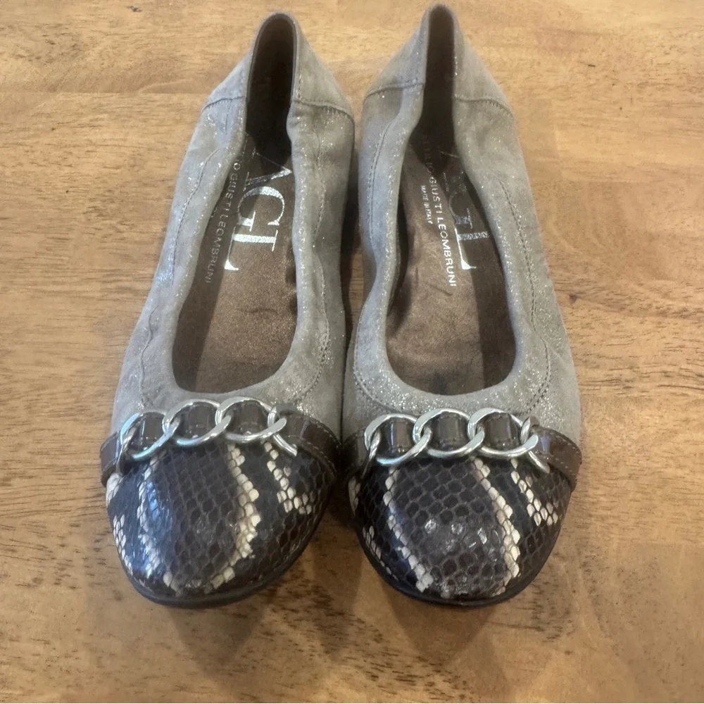 AGL Flats Women’s 38 Snakeskin Cap Toe Chain Loafers Neutral Old Money